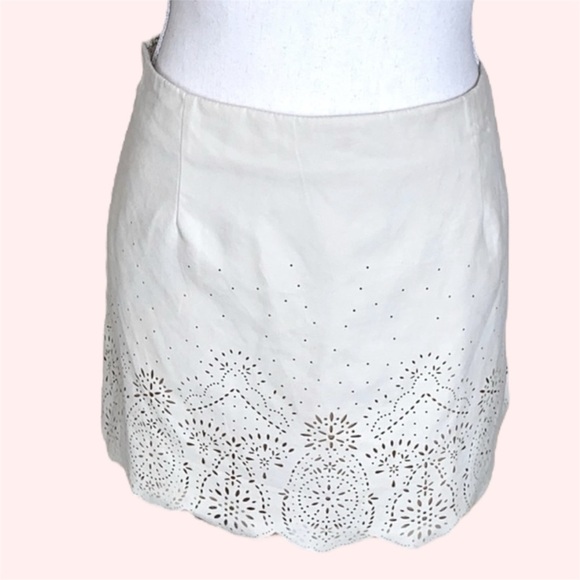 Forever 22 Cream Ivory Vegan Leather Mini Skirt Laser Cutouts Scalloped Hem Sz12 - Picture 13 of 15
